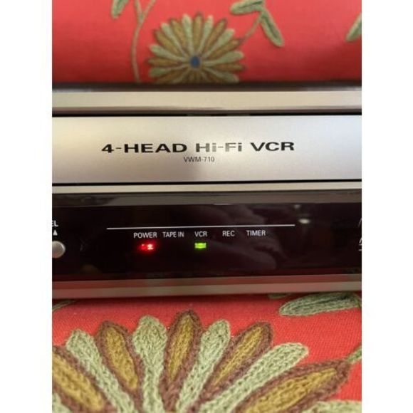 Sanyo DVD Recorder/ 4 Head VCR Combo Recorder Player - Picture 2 of 2